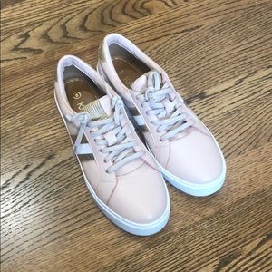 Kaanas Women’s Sneaker Size 8